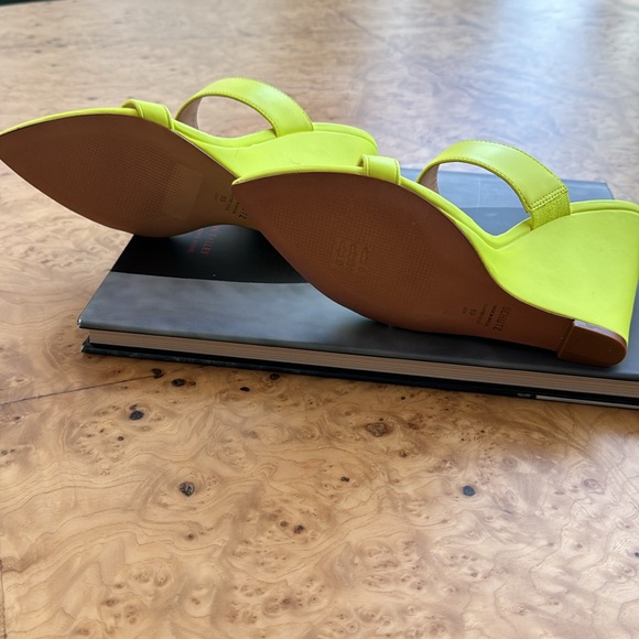 Fun summer neon wedges - Picture 4 of 5
